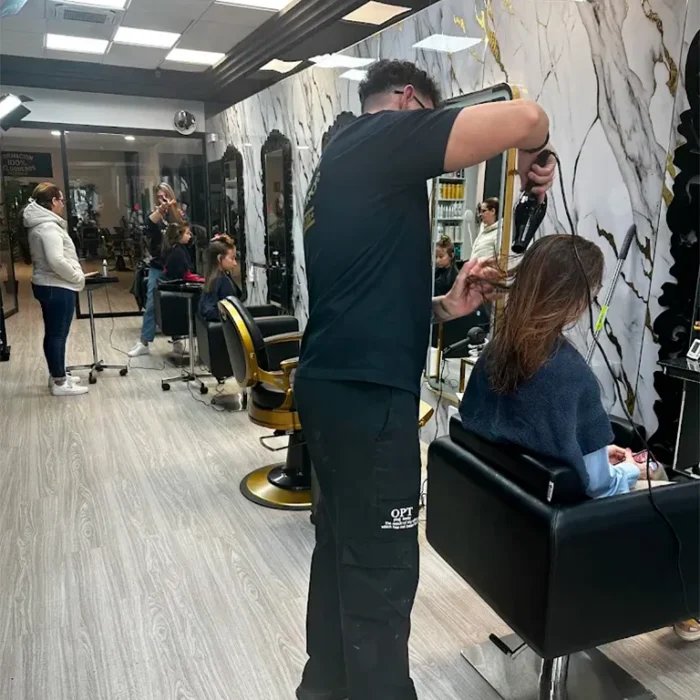 Academia y Peluquería HMG en Catarroja Valencia