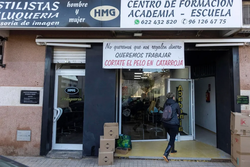 Peluquería de Catarroja arrasada por la DANA, Estilistas HMG, reabre al mes