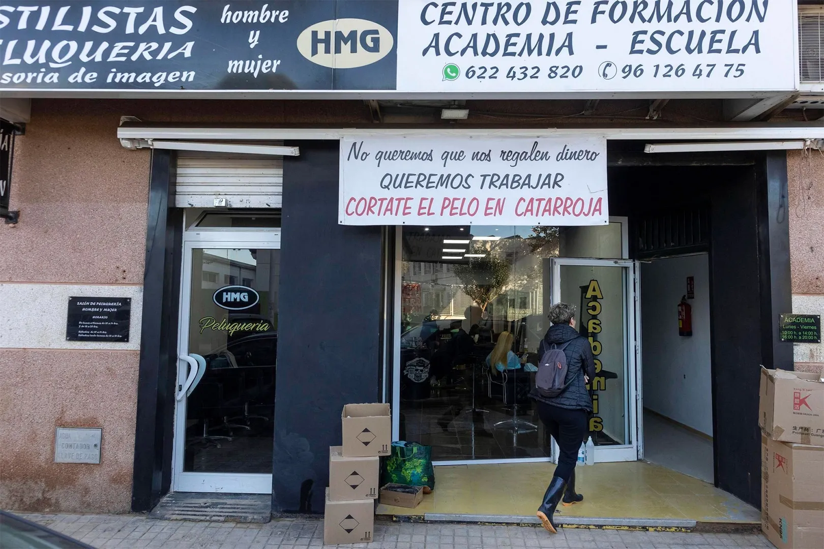 Peluquería de Catarroja arrasada por la DANA, Estilistas HMG, reabre al mes